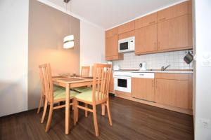 Kuchyň nebo kuchyňský kout v ubytování Haus Seemeile Wohnung 3 8