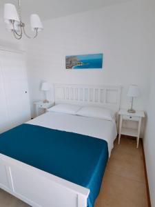 A bed or beds in a room at Mondello Sabrina Apartments