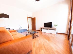A television and/or entertainment centre at SIUM'S APARTMENT