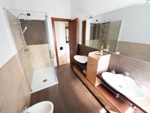 A bathroom at SIUM'S APARTMENT