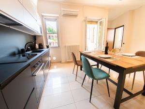A television and/or entertainment centre at SIUM'S APARTMENT