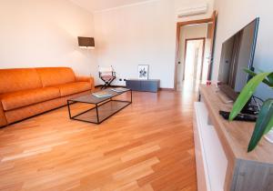 A television and/or entertainment centre at SIUM'S APARTMENT