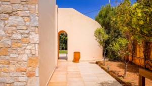 Fotografie z fotogalerie ubytování Deluxe Villa w/ Pool 5 bdrm v destinaci Anavissos