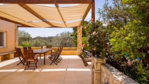 Fotografie z fotogalerie ubytování Deluxe Villa w/ Pool 5 bdrm v destinaci Anavissos