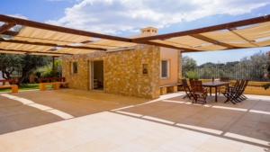 Fotografie z fotogalerie ubytování Deluxe Villa w/ Pool 5 bdrm v destinaci Anavissos