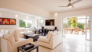 Fotografie z fotogalerie ubytování Deluxe Villa w/ Pool 5 bdrm v destinaci Anavissos