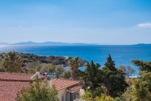 Fotografie z fotogalerie ubytování Deluxe Villa w/ Pool 5 bdrm v destinaci Anavissos