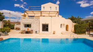 Fotografie z fotogalerie ubytování Deluxe Villa w/ Pool 5 bdrm v destinaci Anavissos