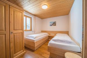 Ferienhaus Lorenzin tesisinde bir odada yatak veya yataklar