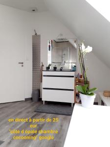 un efecto de un déficit de pintura en una cocina en Côte d Opale - Chambre cocooning en Rinxent