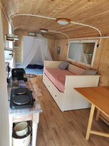 Posezení v ubytování Maringotka Domov -Tiny house