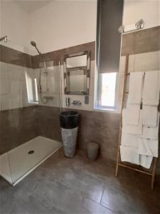 Koupelna v ubytování Hôtel Ascosa Aventure