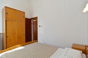 Ein Bett oder Betten in einem Zimmer der Unterkunft Apartments Mira 615
