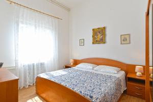 Ein Bett oder Betten in einem Zimmer der Unterkunft Apartments Mira 615