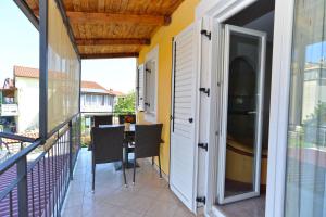 Ein Balkon oder eine Terrasse in der Unterkunft Apartments Mira 615