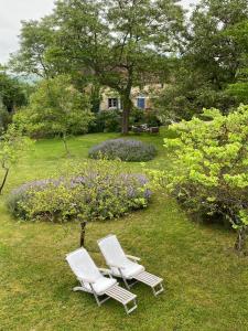 Gite Les 3 Toitures Ecogite le Luquet Saint Beauzeil 82外面的花园