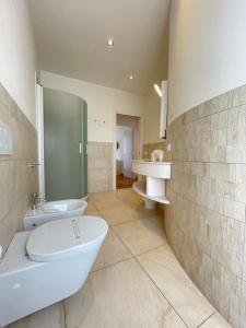 a large bathroom with a toilet and a sink at Residenza Roma Marina in Sottomarina +51 photos