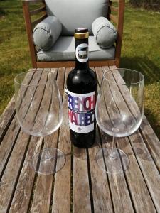 Gite Les 3 Toitures Ecogite le Luquet Saint Beauzeil 82的酒水