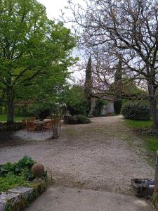 Gite Les 3 Toitures Ecogite le Luquet Saint Beauzeil 82外面的花园