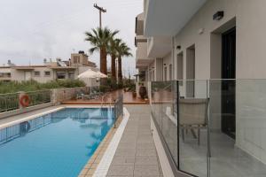 The swimming pool at or close to Aspri Petra Apartments