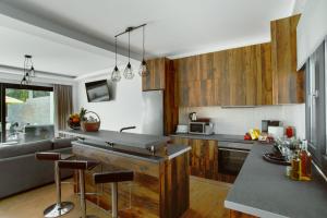 A kitchen or kitchenette at Villa Etoile