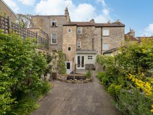 Imagen de la galería de Pass the Keys Charming 3 bed townhouse next to Victoria Park, en Bath