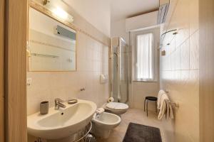 Et badeværelse på Isophylla Bon Comfort + 13 billeder