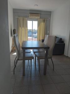 a dining table and chairs in a living room at Dpto CERCANIA in San Fernando