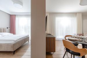 Posteľ alebo postele v izbe v ubytovaní Resort Apartamenty Klifowa Rewal 79