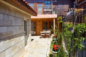 a patio with a table and chairs and a balcony at ВИЛА ТЪРТЕФФ in Nesebar