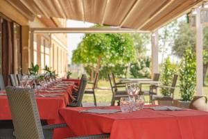 Restaurace v ubytování Le Mas De Gaujac