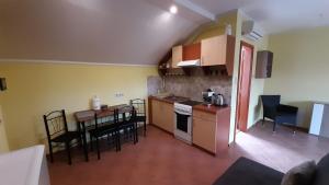 A kitchen or kitchenette at Rozmaring Apartmanok