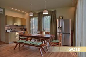 Kuchyň nebo kuchyňský kout v ubytování DV Premium Apartments