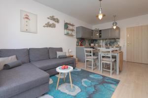 Kuchyňa alebo kuchynka v ubytovaní Osiedle Feniks Kołobrzeg by Noclegi Renters