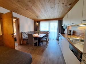 a kitchen and dining room with a table and chairs at Gästehaus Hochmuth in Mayrhofen