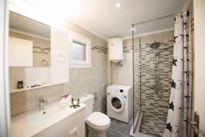 Ένα μπάνιο στο Lollas Studio 1 Acharavi Corfu