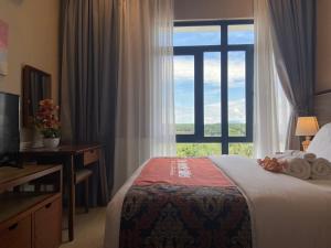 Ένα ή περισσότερα κρεβάτια σε δωμάτιο στο De Lavelle Suites @ Timur Bay SeaFront Residence