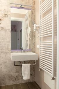 a bathroom with a sink and a mirror at B&B Monna Lisa Rooms in Montesano Scalo