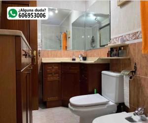 Kamar mandi di Amezola 1- Habitación con baño incorporado en casa compartida