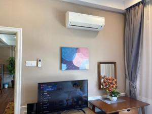 TV o dispositivi per l'intrattenimento presso De Lavelle Suites @ Timur Bay SeaFront Residence