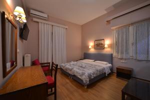 Кровать или кровати в номере Vassilikon Hotel