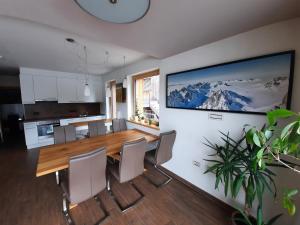 a kitchen and dining room with a table and chairs at Apartement Dukanovic in Sankt Anton am Arlberg