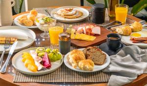 Comida no hotel ou em algum lugar perto