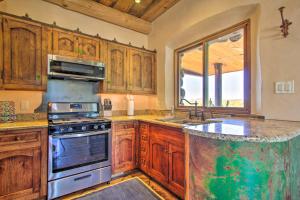 Gallery image of Unique Phoenix Abode with 2-Tier Patio and Grills in Anthem