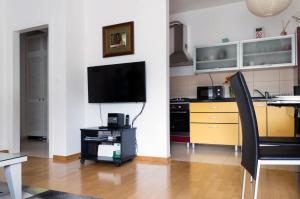 TV a/nebo společenská místnost v ubytování Apartman Dada