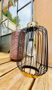 a lamp on a porch with a bag and a window at Mas des muses in LʼIsle-sur-la-Sorgue