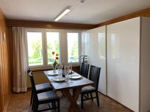 Φωτογραφία από το άλμπουμ του Ferienwohnung direkt am Murtensee in Murten FR σε Murten