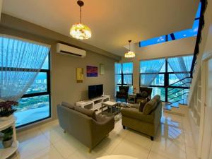 Seating area sa Duplex Corner Unit Arte Mont Kiara 2BR