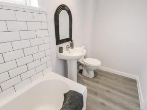 Ένα μπάνιο στο 3 Prospect Terrace +7 φωτογραφίες