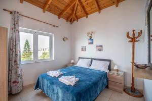 Postel nebo postele na pokoji v ubytování Manos Apartments